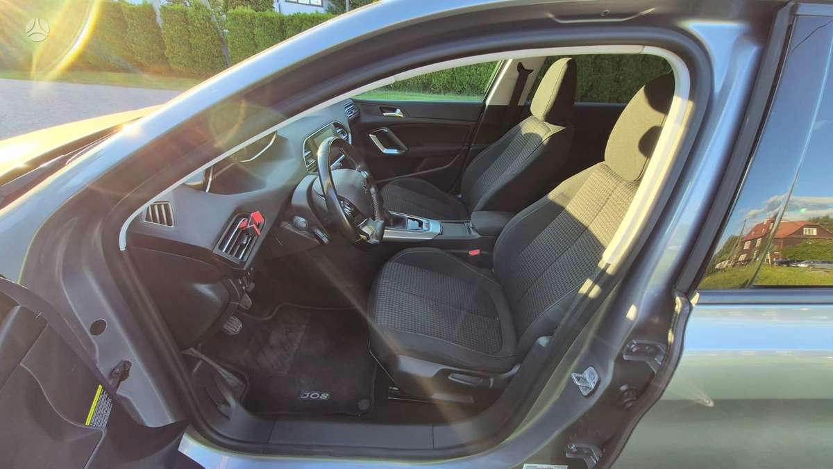 Peugeot 308, 1.2 l., hatchback