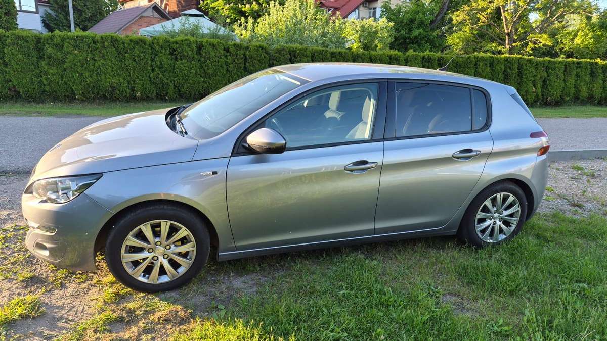 Peugeot 308, 1.2 l., hatchback