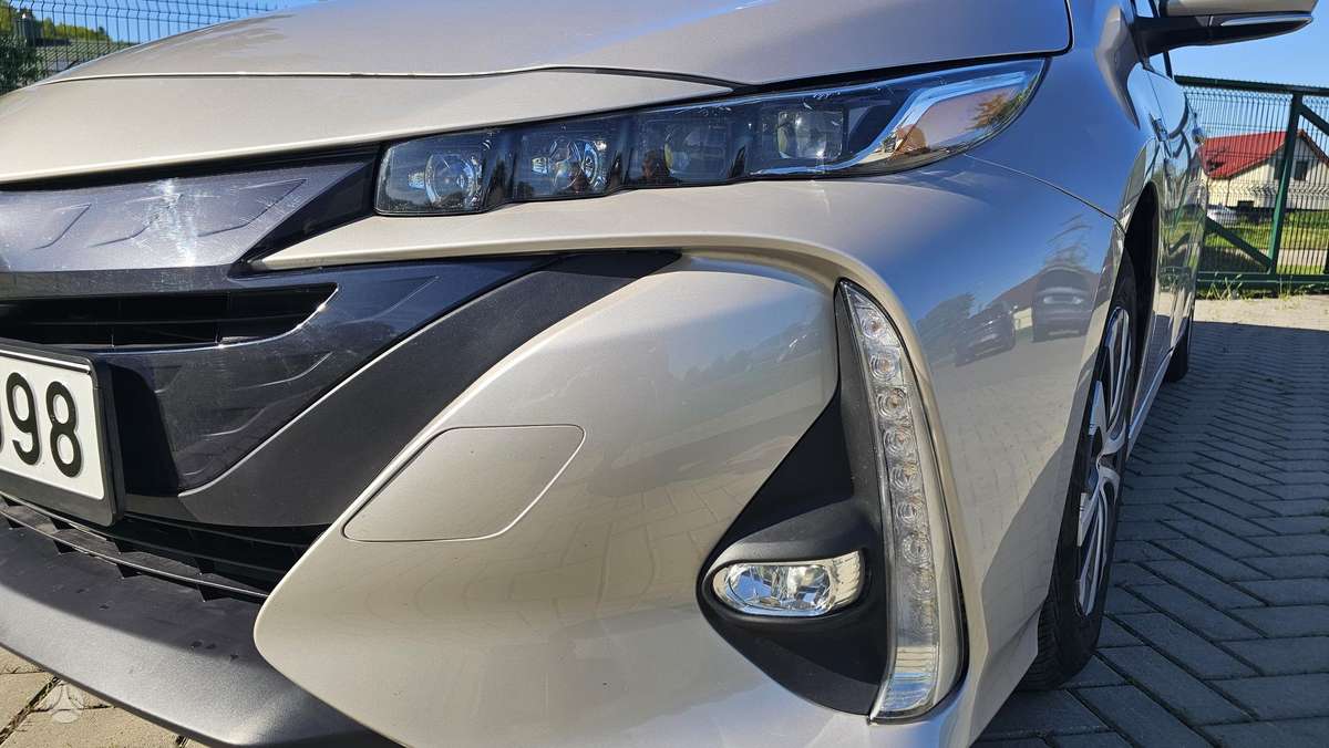 Toyota Prius Prime - 10