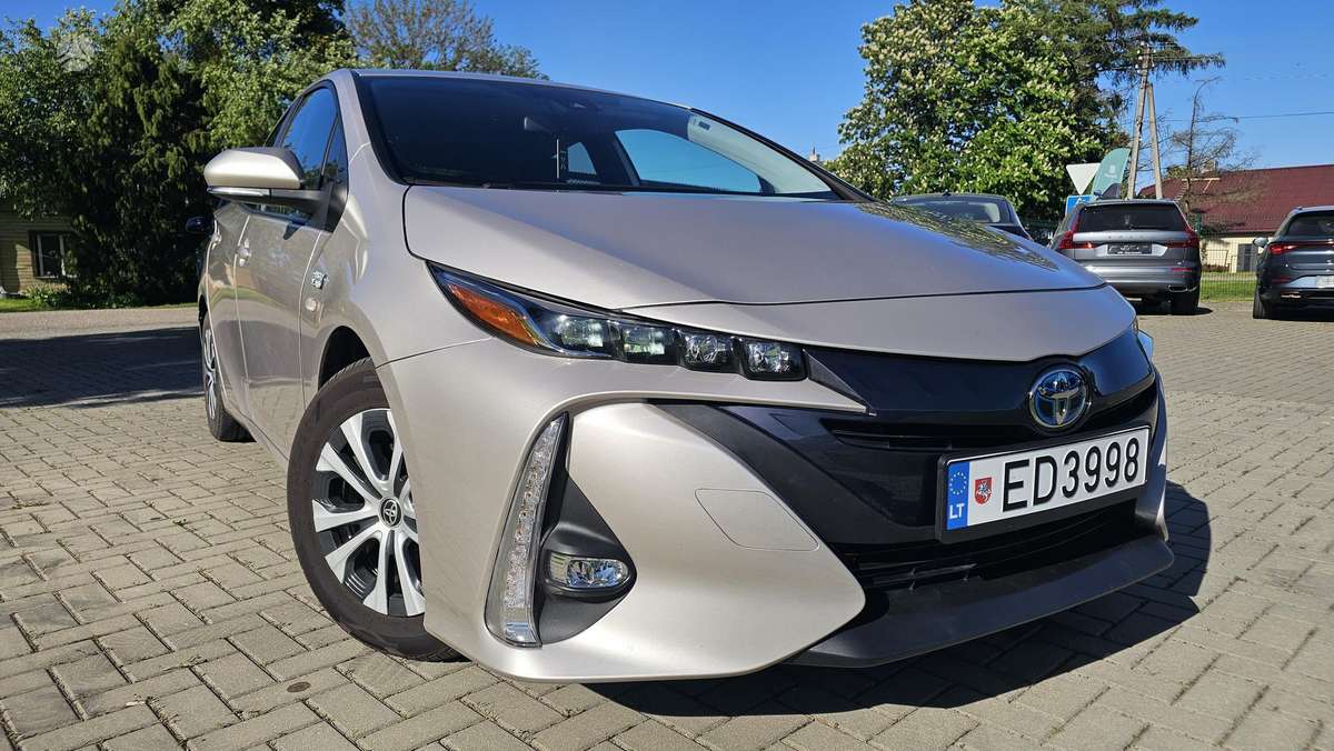 Toyota Prius Prime - 2