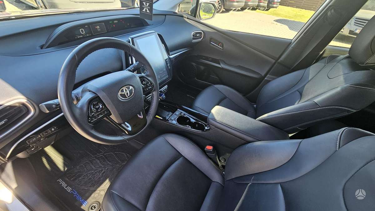 Toyota Prius Prime - 11