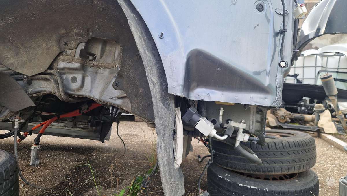 Mercedes-Benz EQS kėbulo dalys