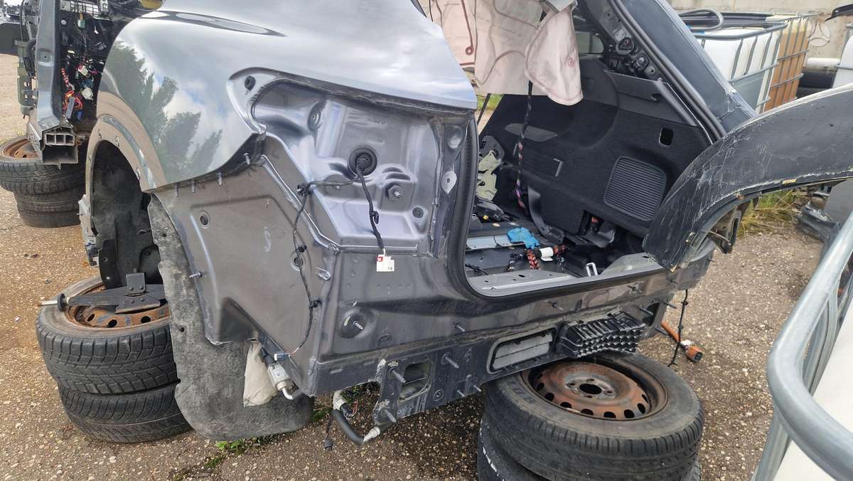 Mercedes-Benz EQS kėbulo dalys