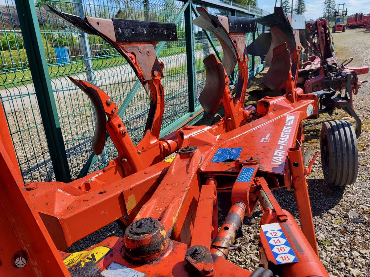 Kuhn VARI MASTER 120, ploughs