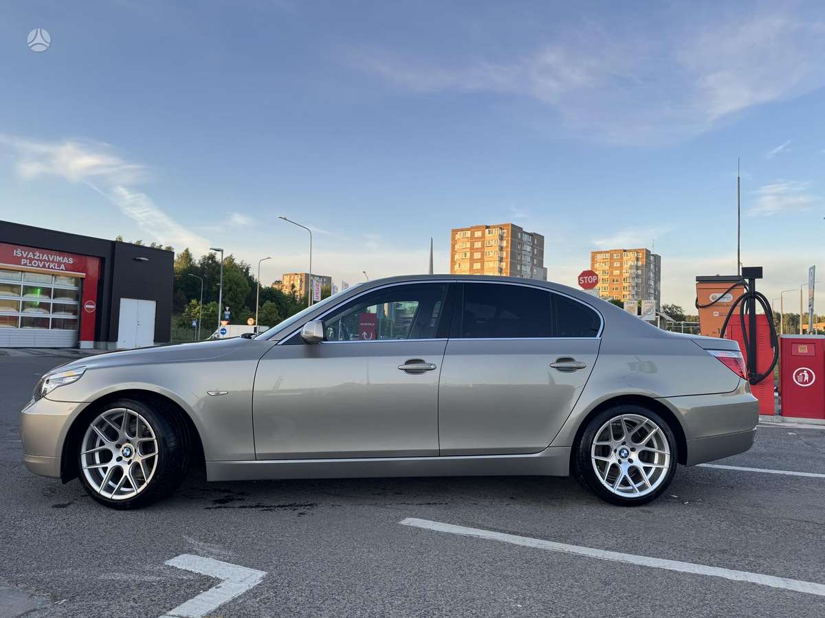BMW 525, 2.5 l., Седан
