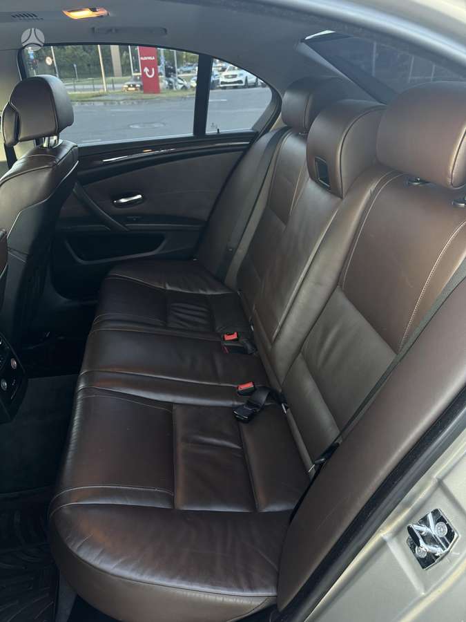 BMW 525, 2.5 l., Седан