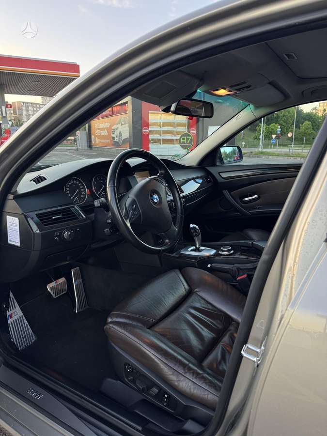 BMW 525, 2.5 l., Седан