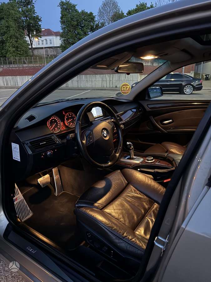 BMW 525, 2.5 l., Седан