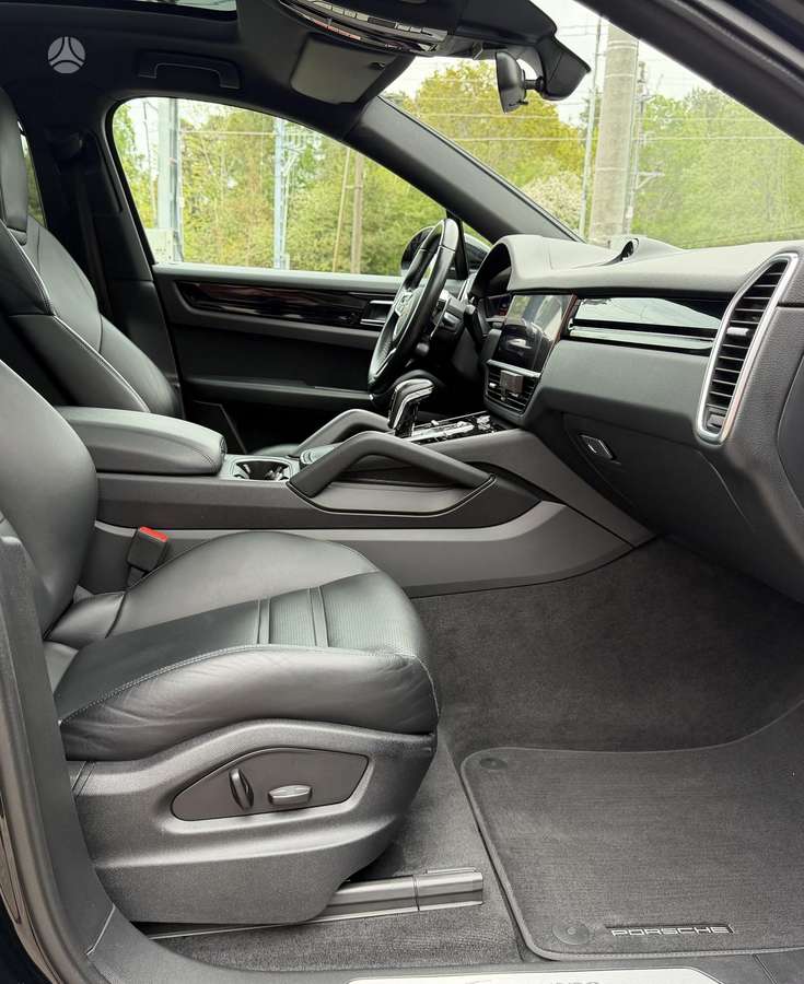 Porsche Cayenne Coupe - 12