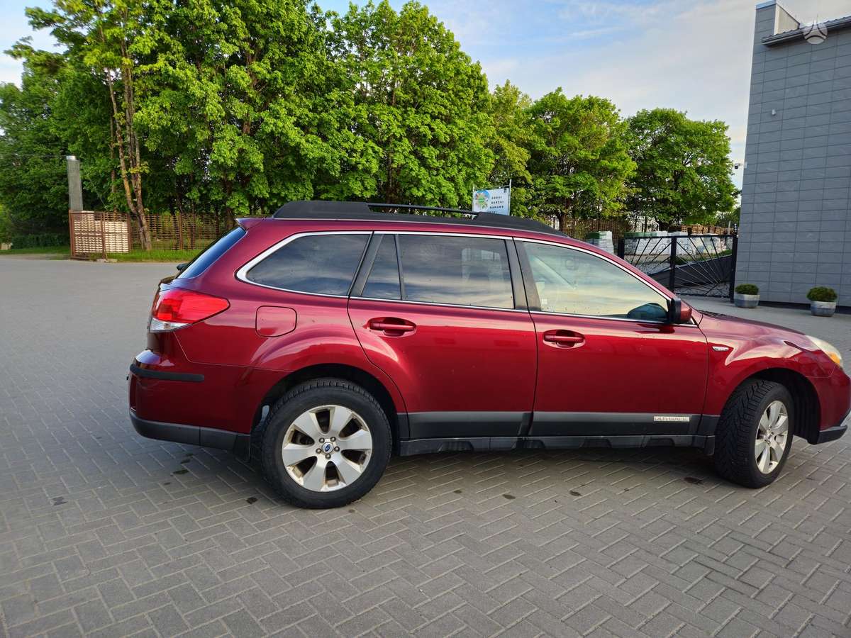 Subaru Outback, 2.5 l., off-road / crossover