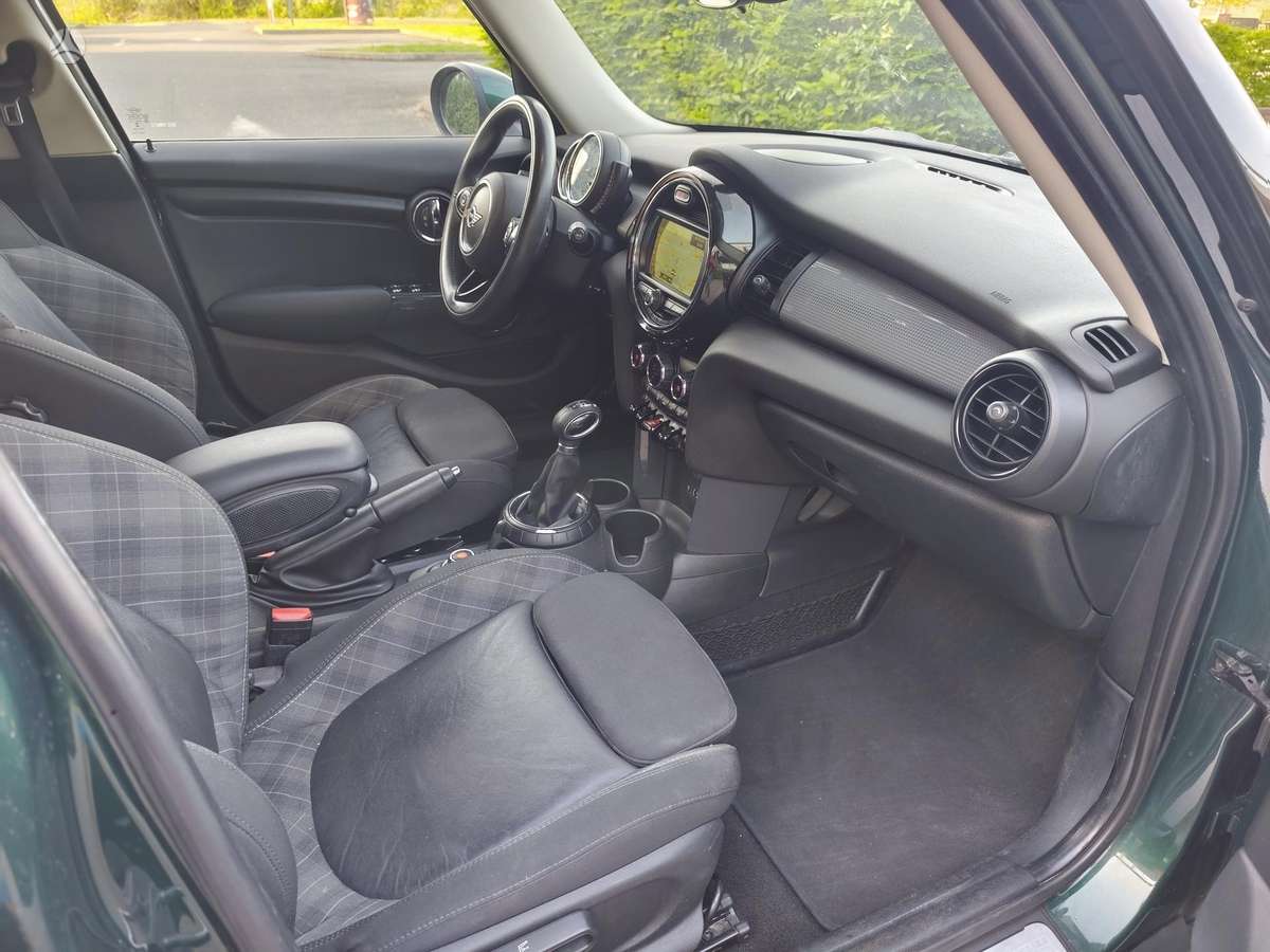 Mini Cooper, 1.5 l., hatchback