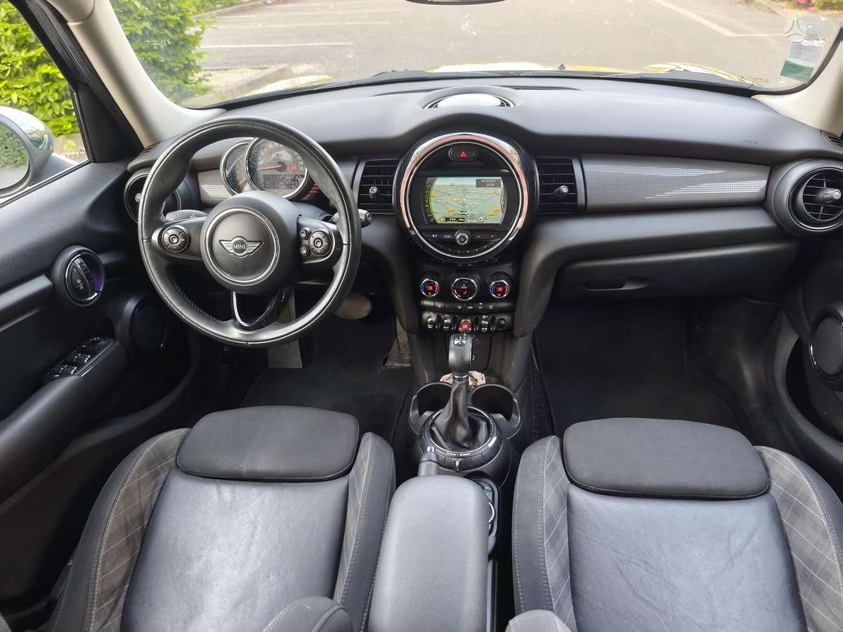 Mini Cooper, 1.5 l., hatchback