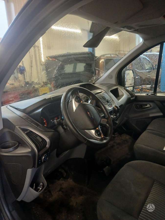 Ford Transit Custom dalimis