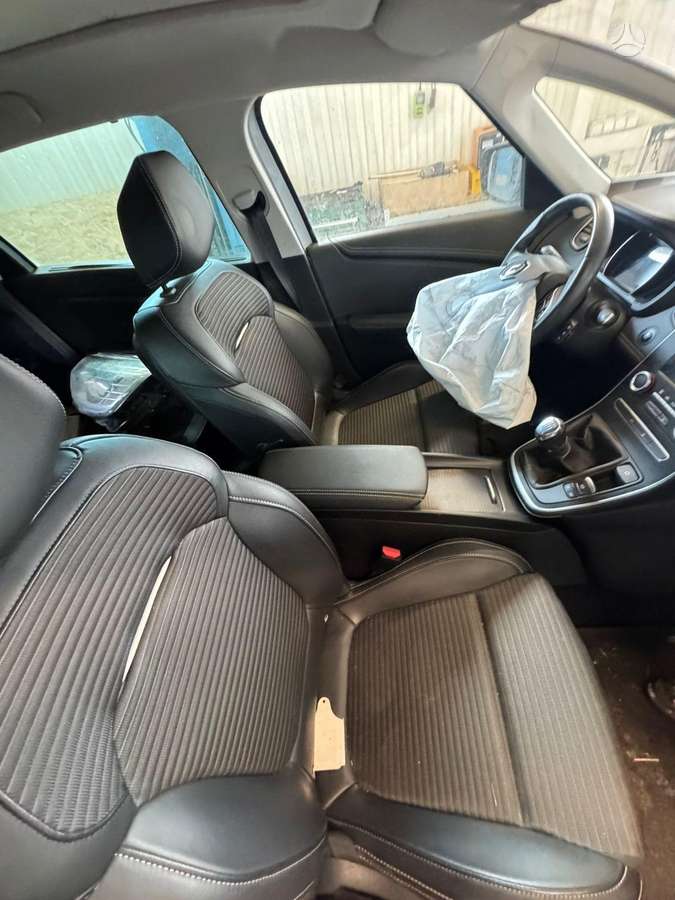 Renault Grand Scenic по частям
