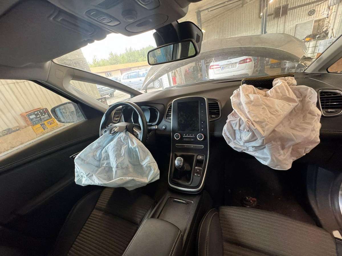 Renault Grand Scenic по частям