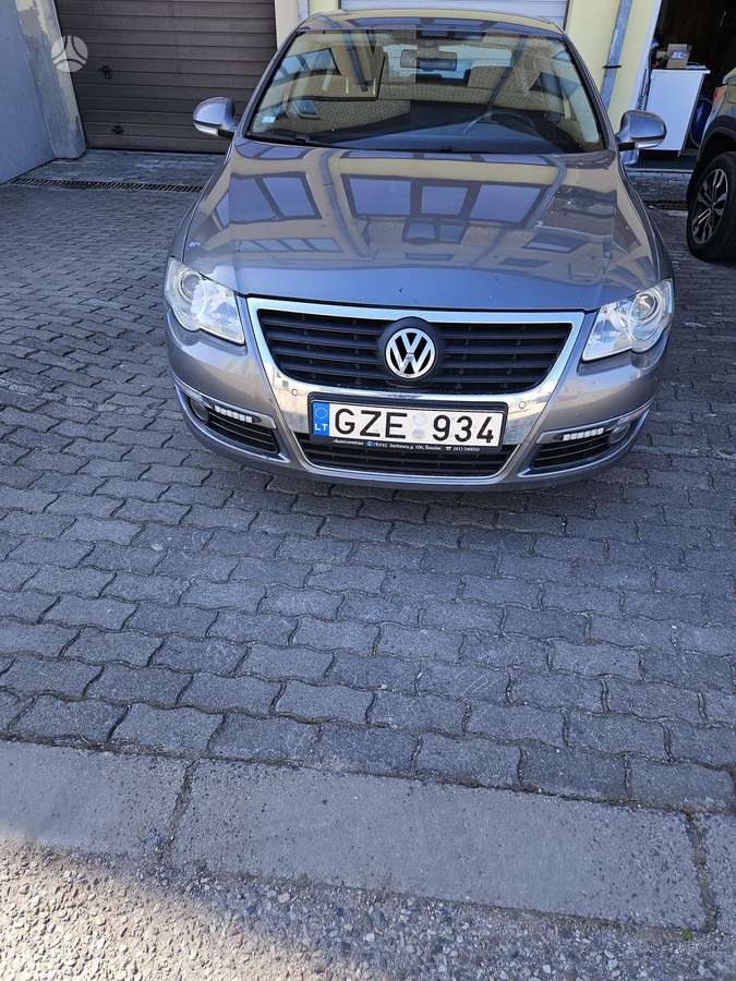 Volkswagen Passat - 1