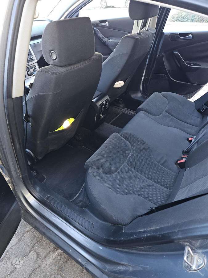 Volkswagen Passat - 4