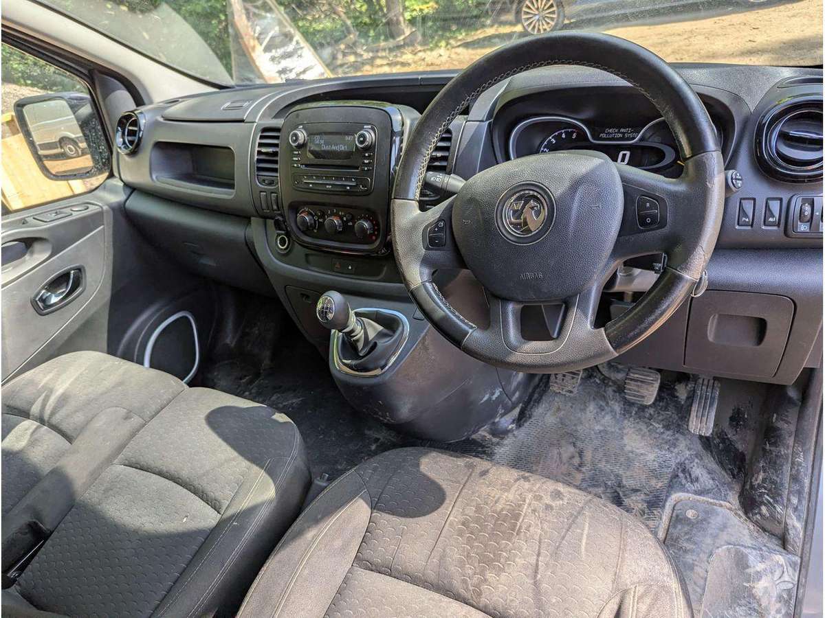 Opel Vivaro engine