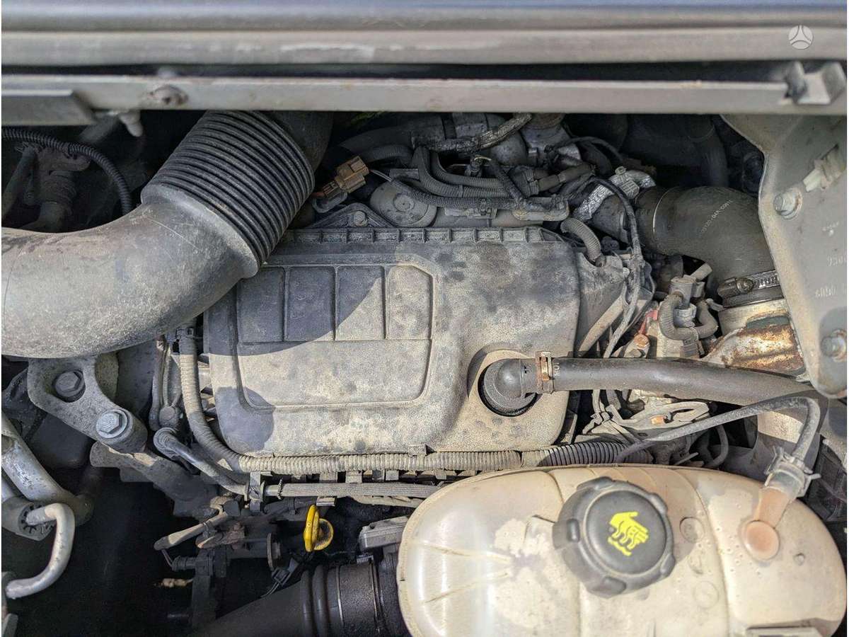 Opel Vivaro engine