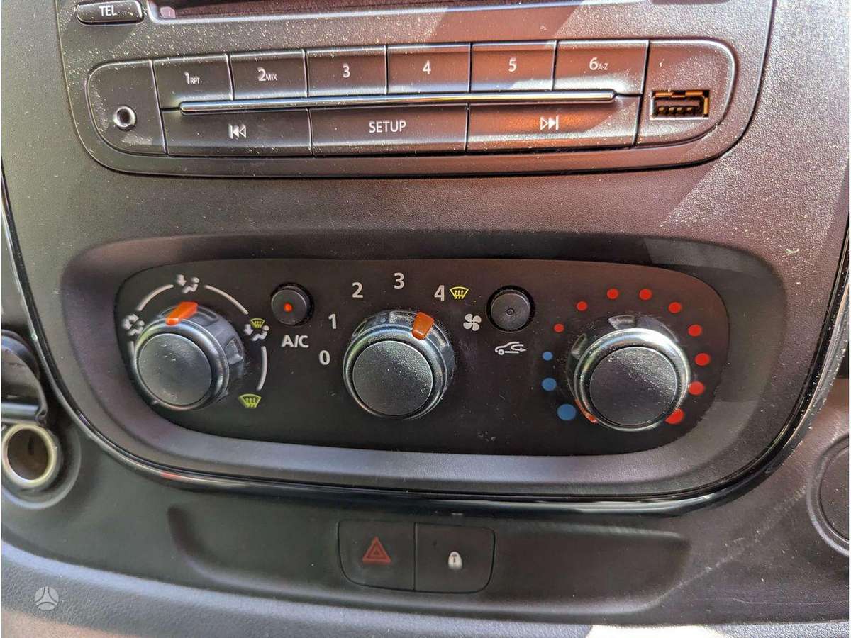 Opel Vivaro engine