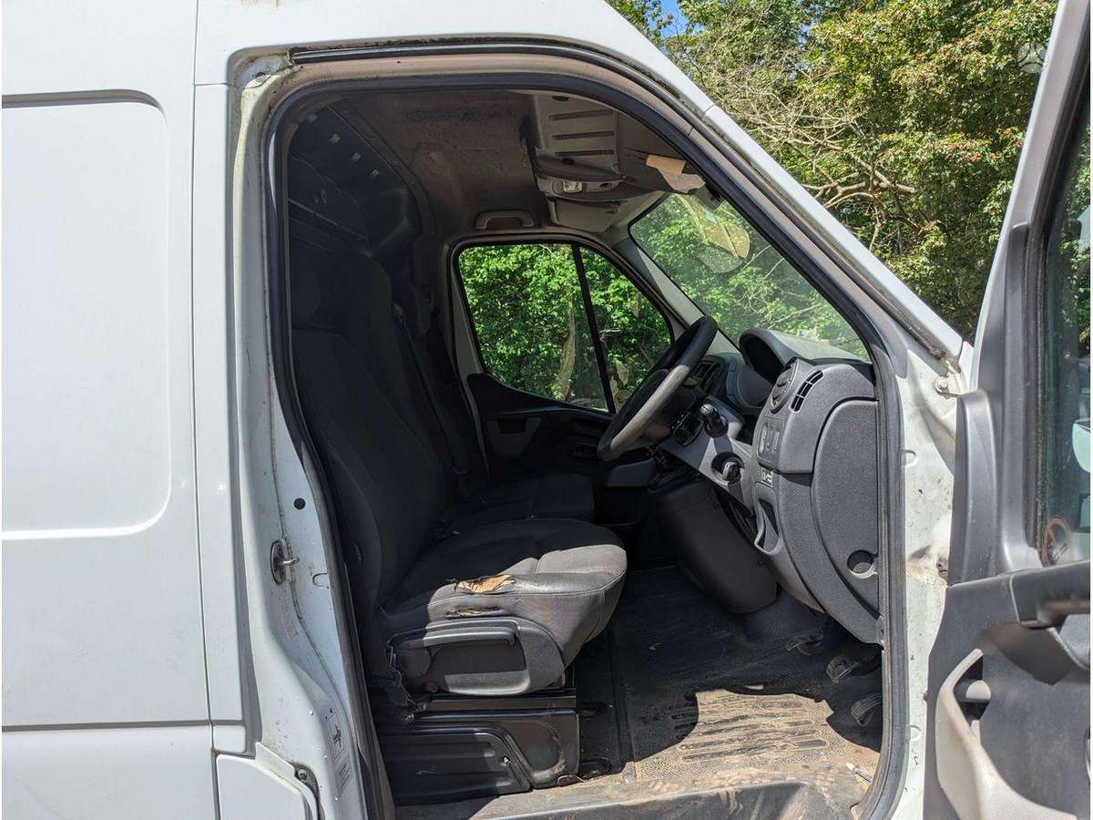 Renault Master engine