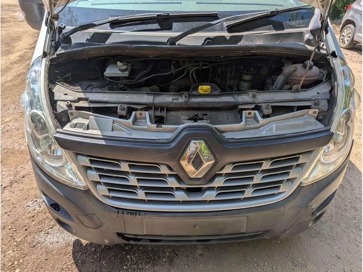 Renault Master engine