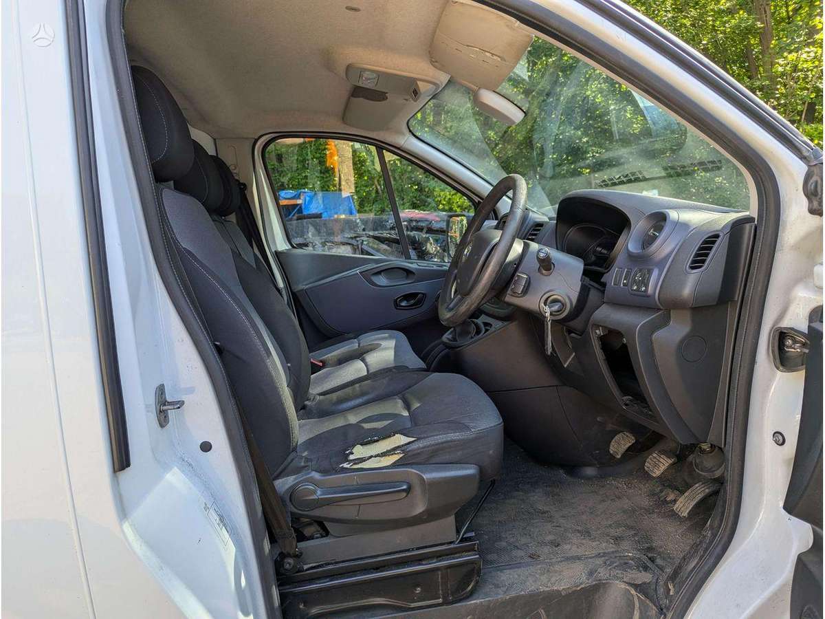 Opel Vivaro engine