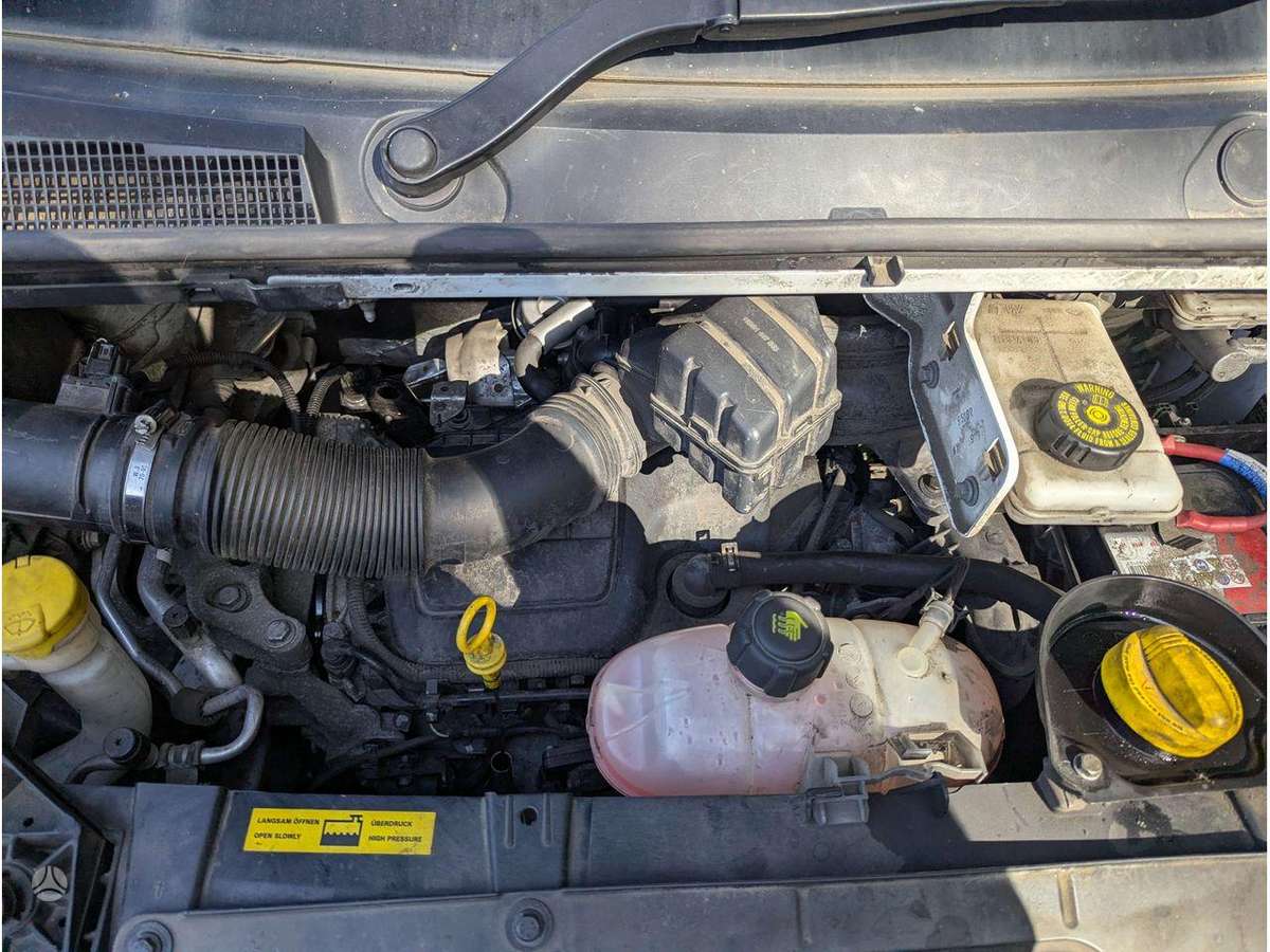 Opel Vivaro engine