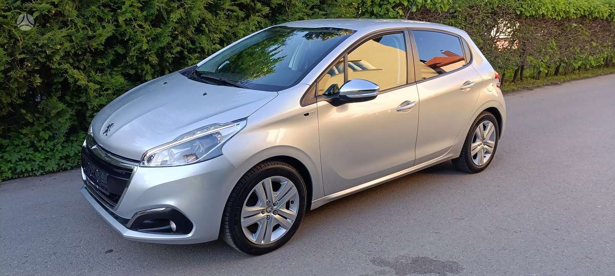 Peugeot 208 - 1