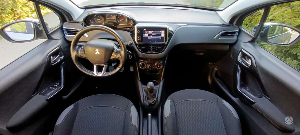 Peugeot 208 - 11
