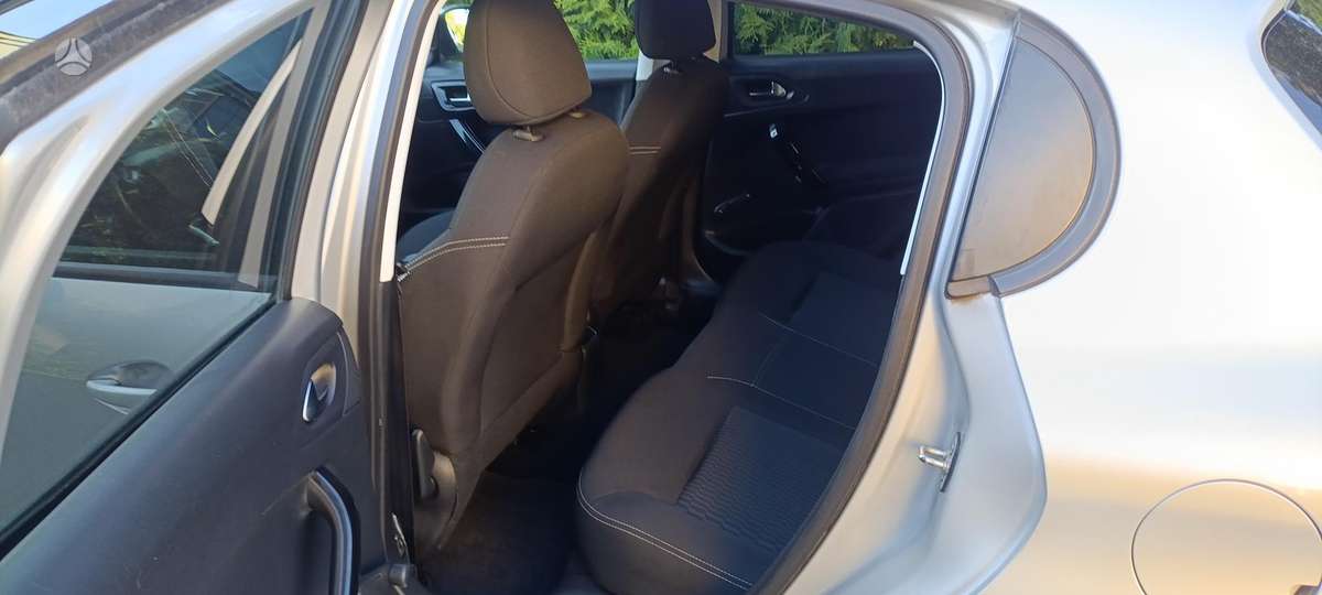 Peugeot 208 - 12