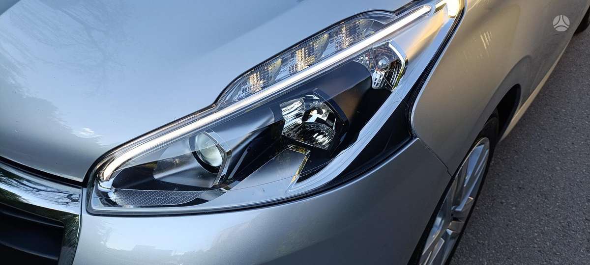 Peugeot 208 - 9