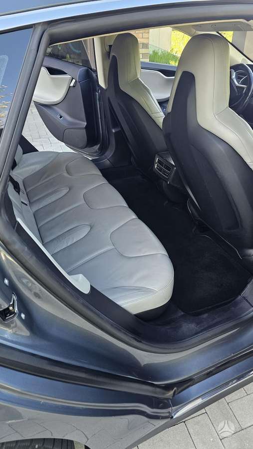 Tesla Model S, 85 kWh, hatchback