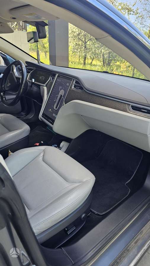 Tesla Model S, 85 kWh, hatchback