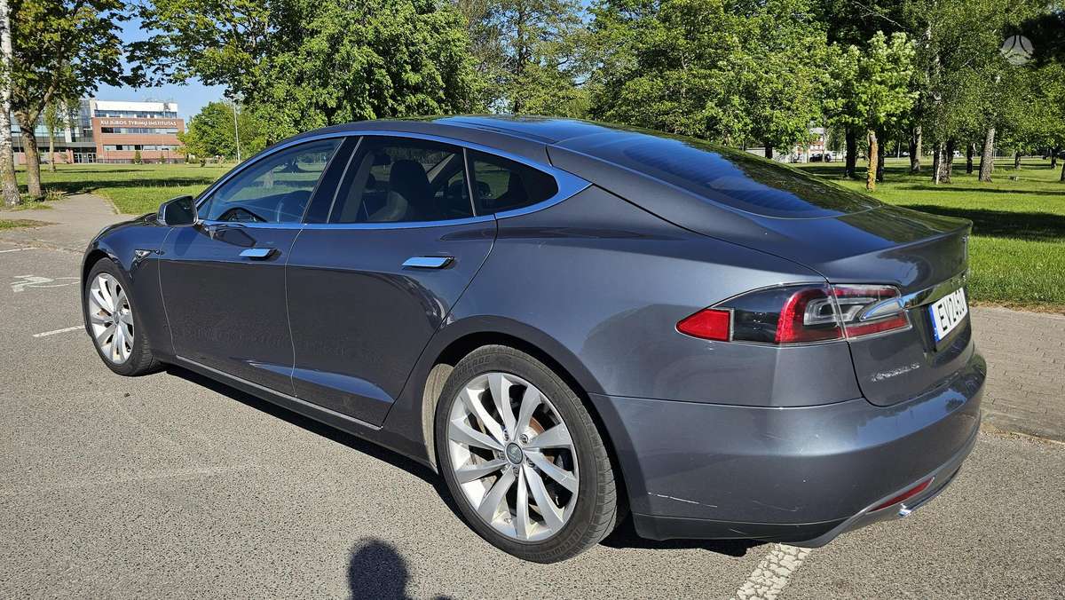Tesla Model S, 85 kWh, hečbekas