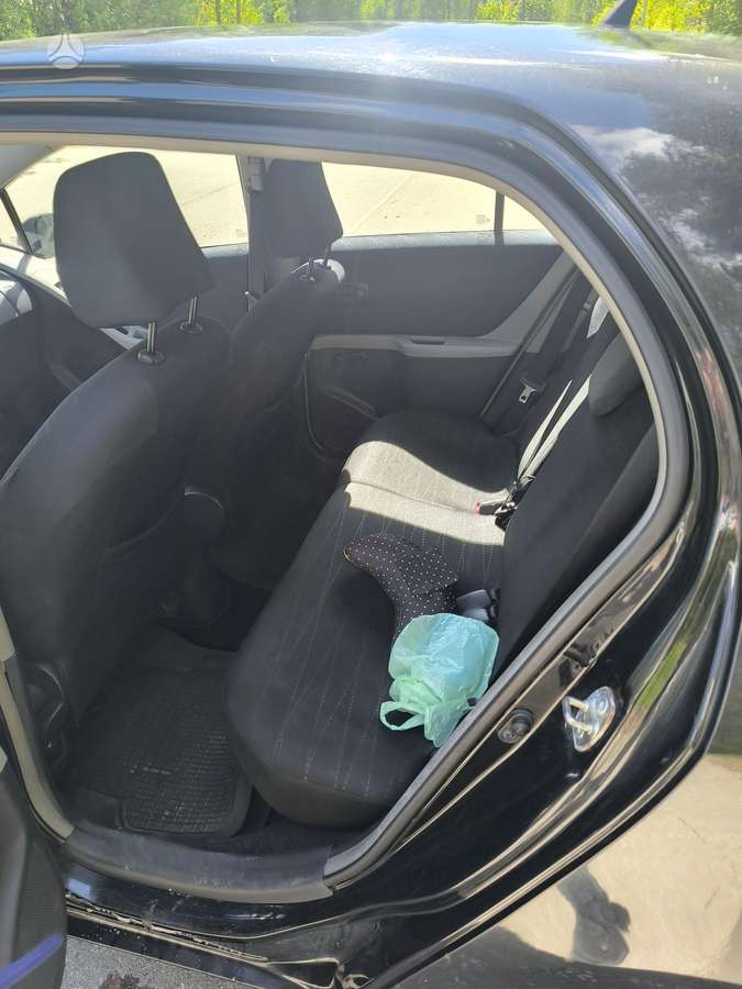 Toyota Yaris - 4
