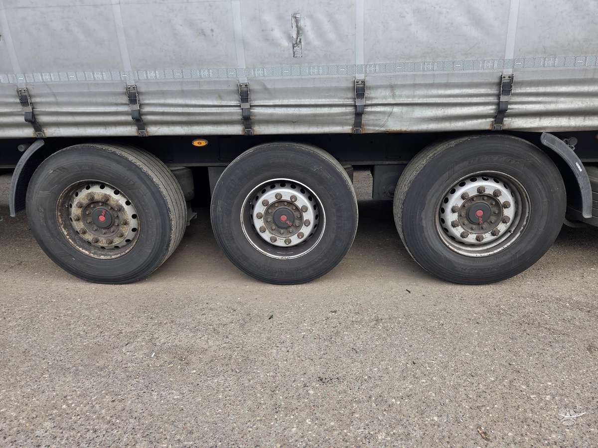 Kögel S24-1, užuolaidinės / tentinės