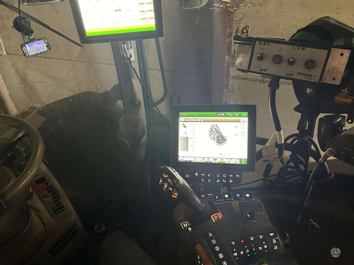 John Deere 6215R, tractors