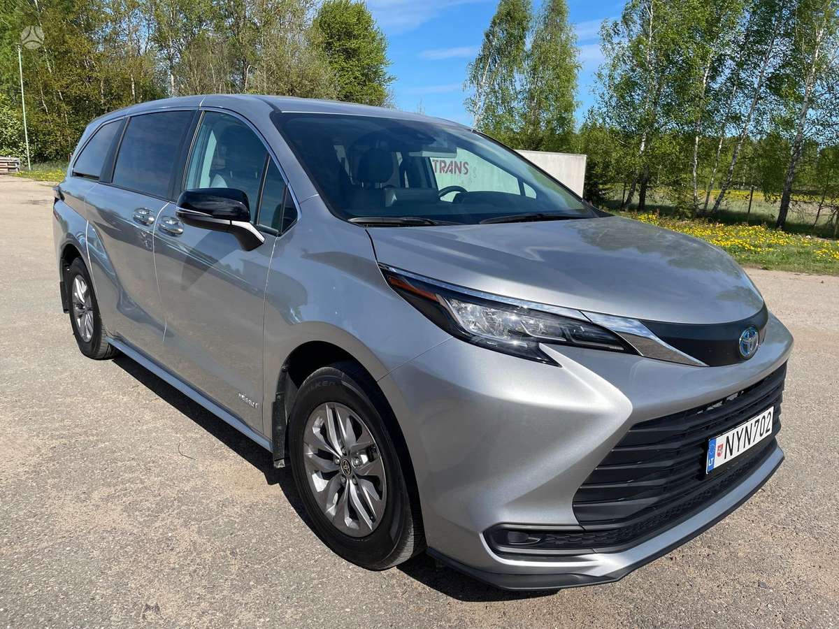 Toyota Sienna - 2