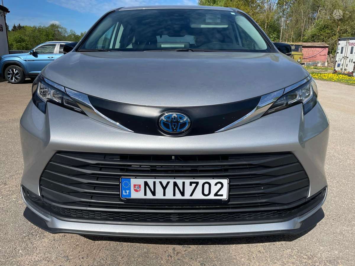 Toyota Sienna - 3