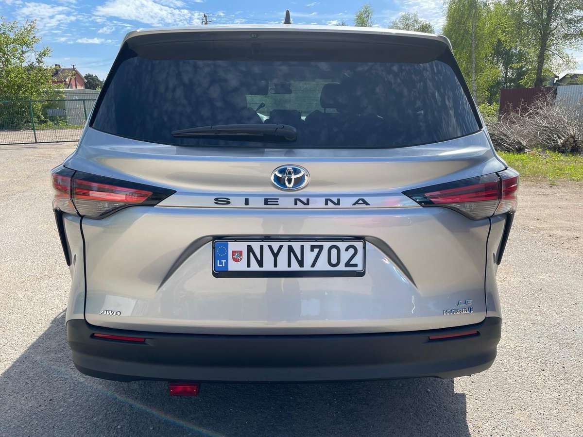 Toyota Sienna - 4