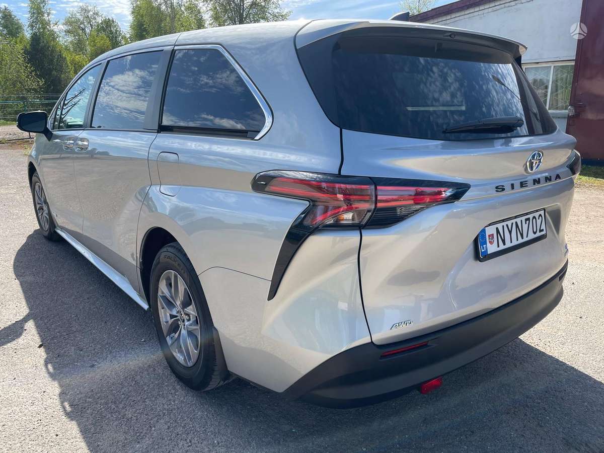 Toyota Sienna - 5
