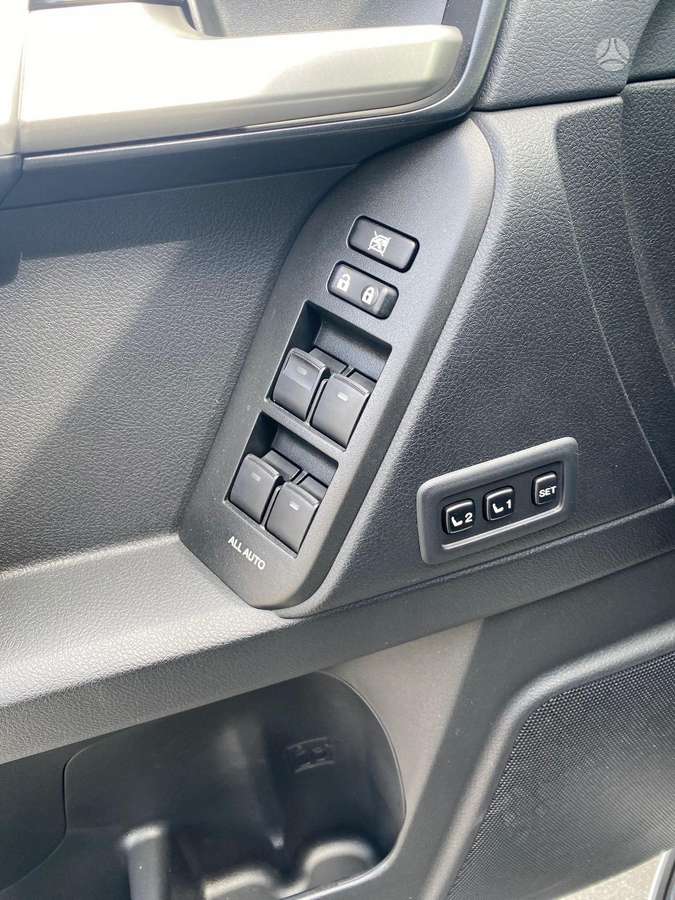 Toyota Land Cruiser - 10