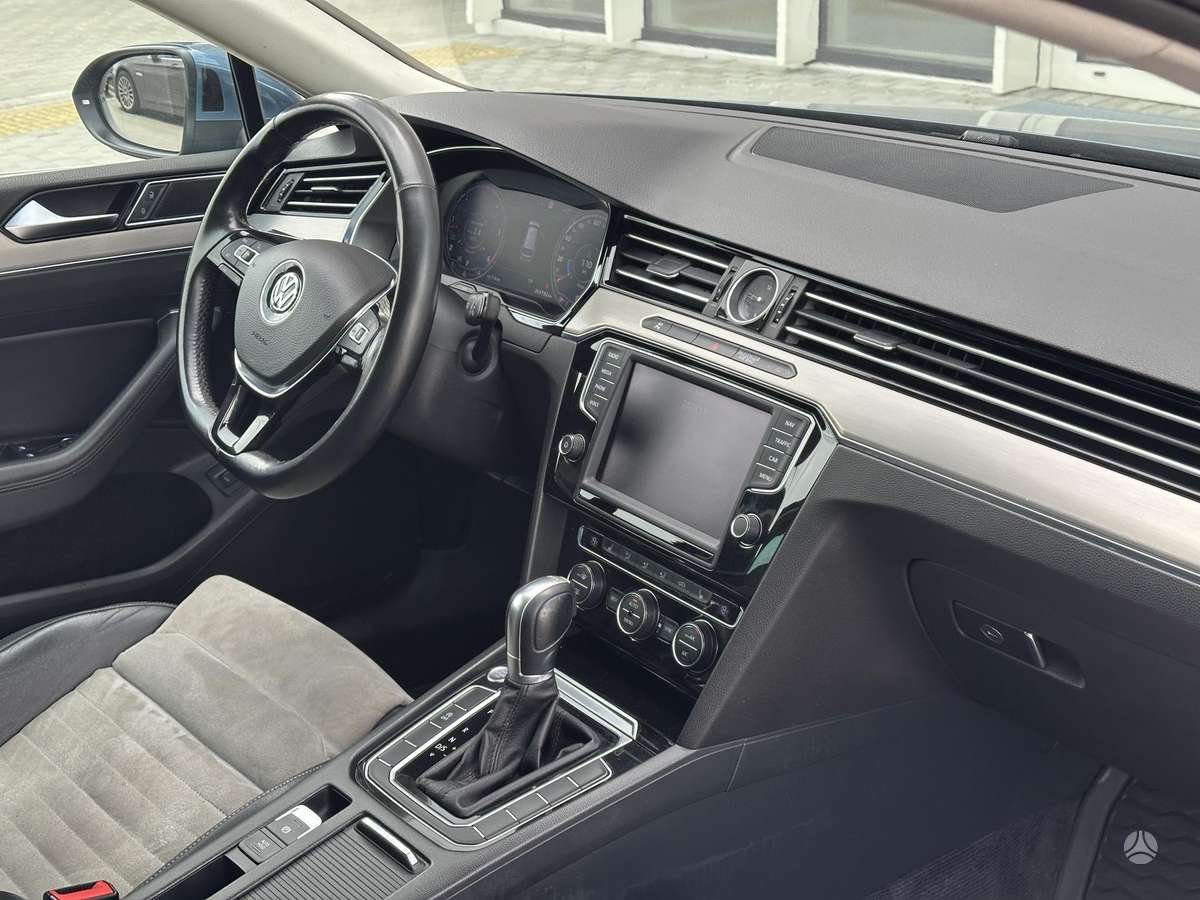 Volkswagen Passat - 12