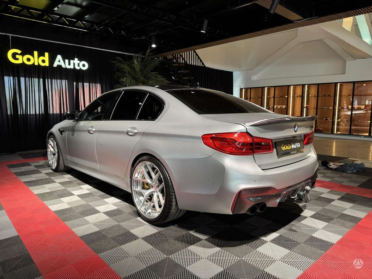 BMW M5, 4.4 l., saloon / sedan