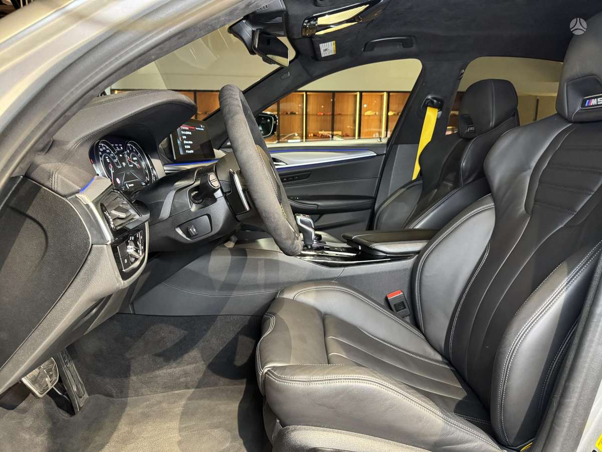 BMW M5, 4.4 l., saloon / sedan
