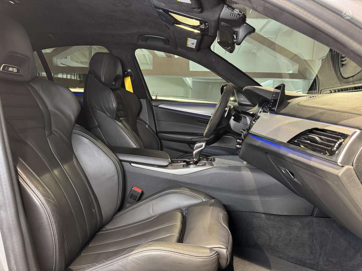 BMW M5, 4.4 l., saloon / sedan