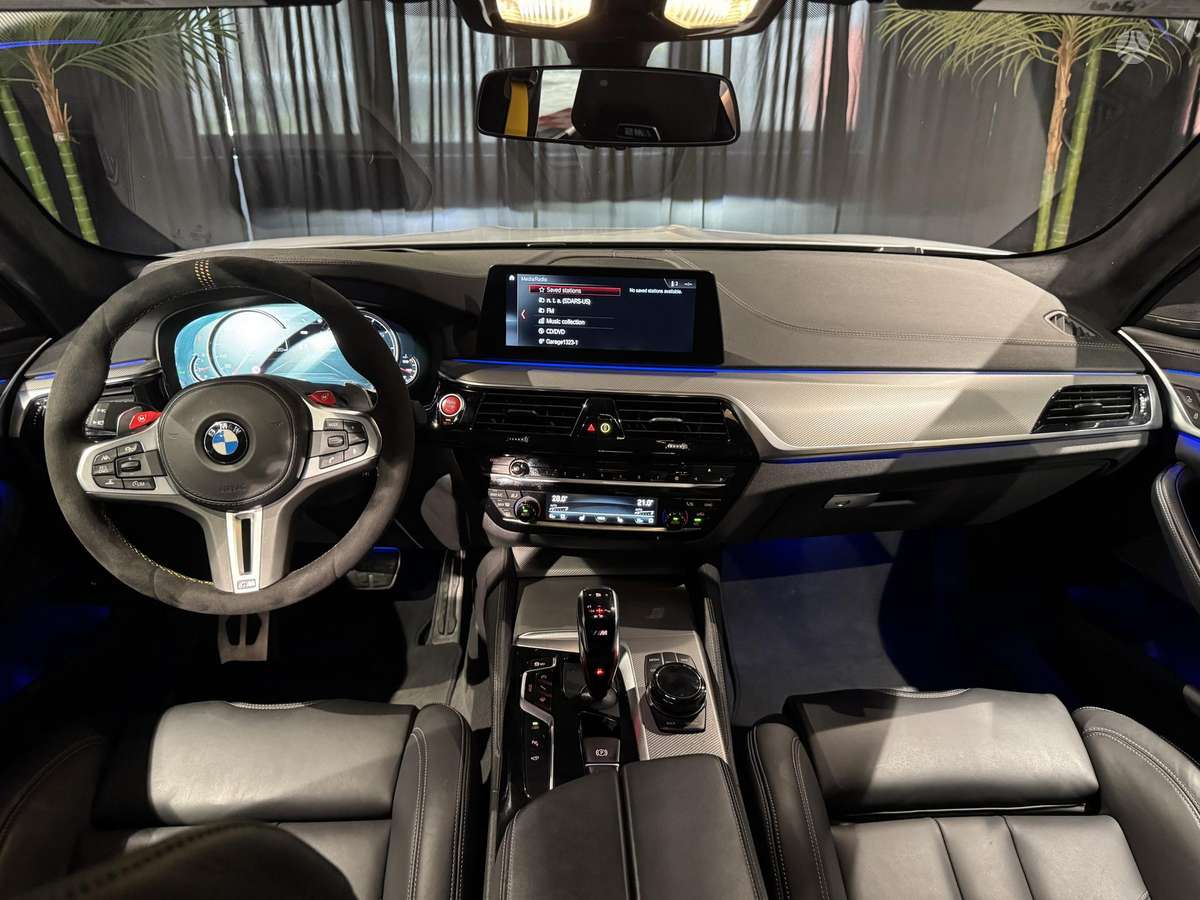 BMW M5, 4.4 l., saloon / sedan