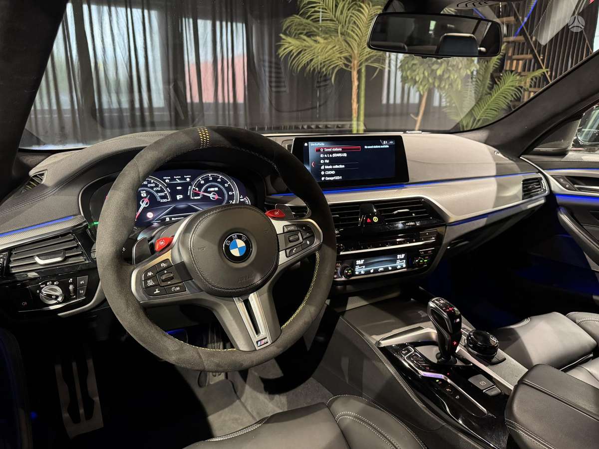 BMW M5, 4.4 l., saloon / sedan