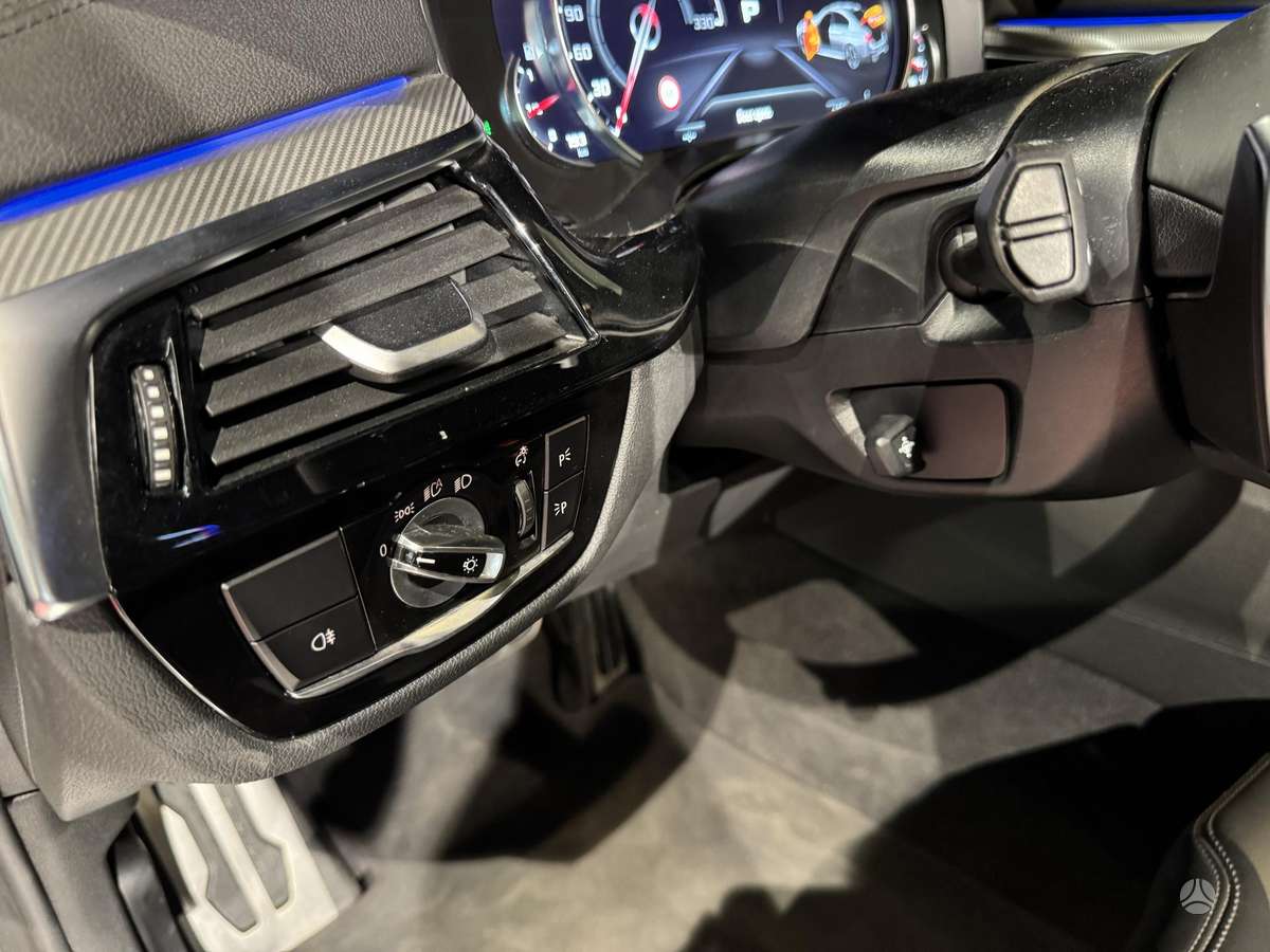 BMW M5, 4.4 l., saloon / sedan